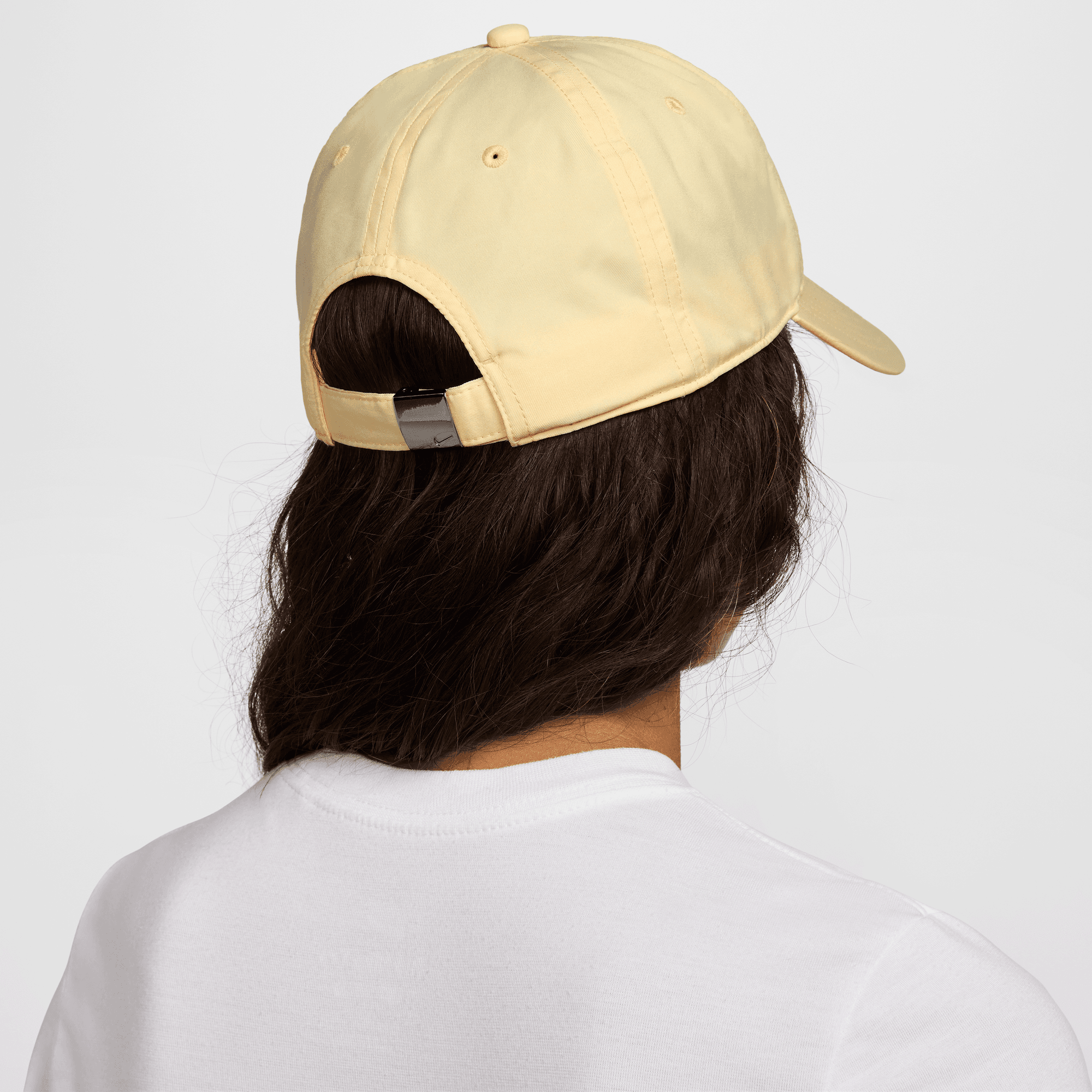 Nike Dri-FIT Club Unstructured Metal Swoosh Cap