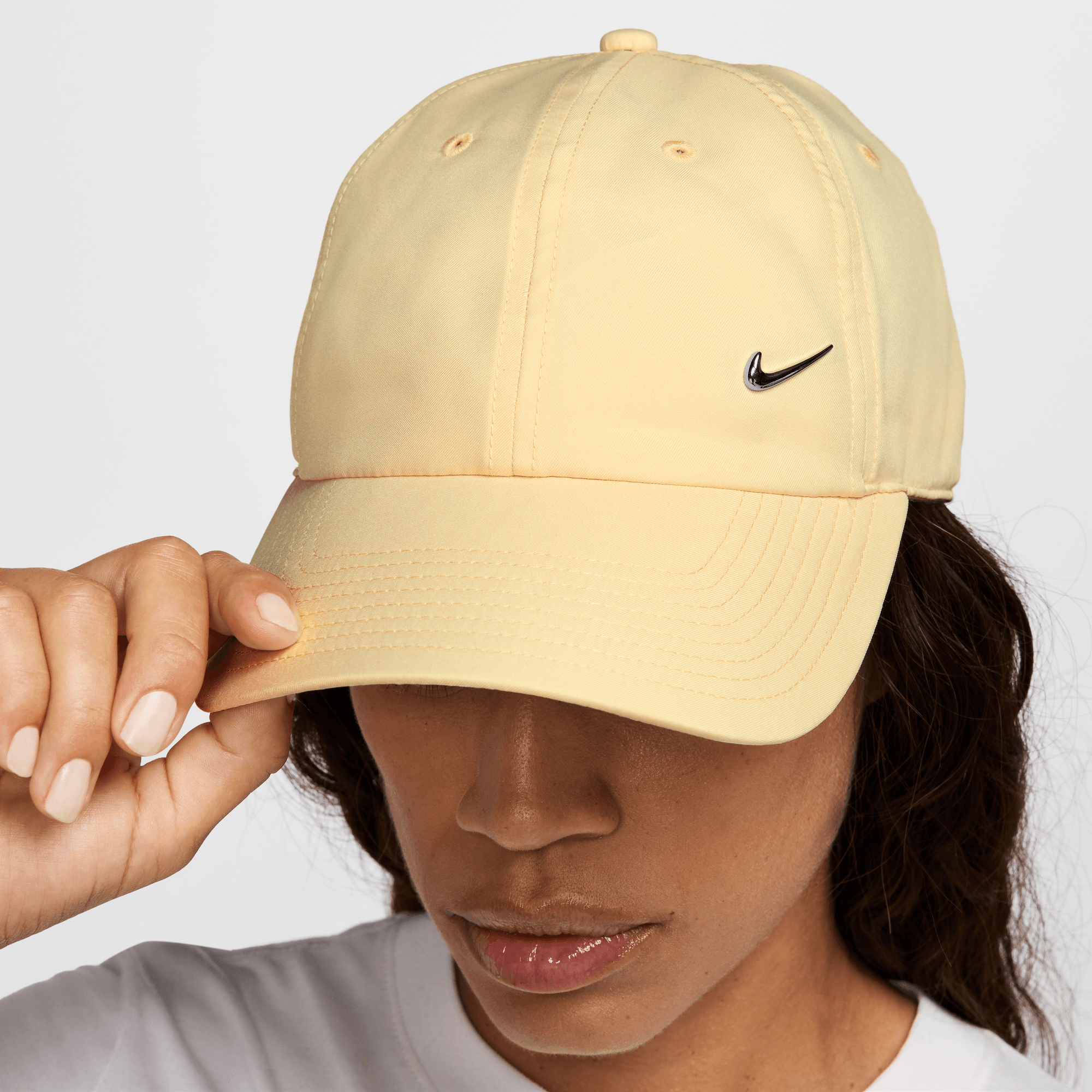 Nike Dri-FIT Club Unstructured Metal Swoosh Cap