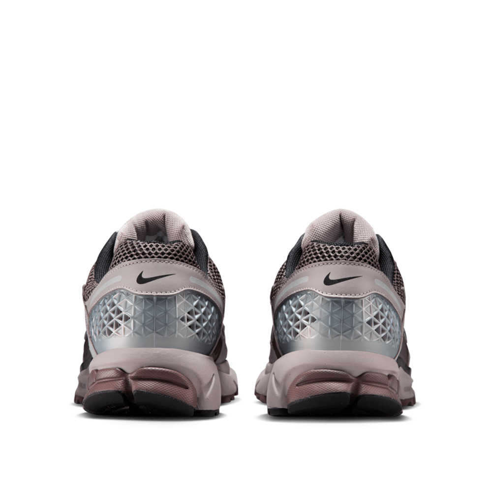 Nike Men's Zoom Vomero 5 Shoes