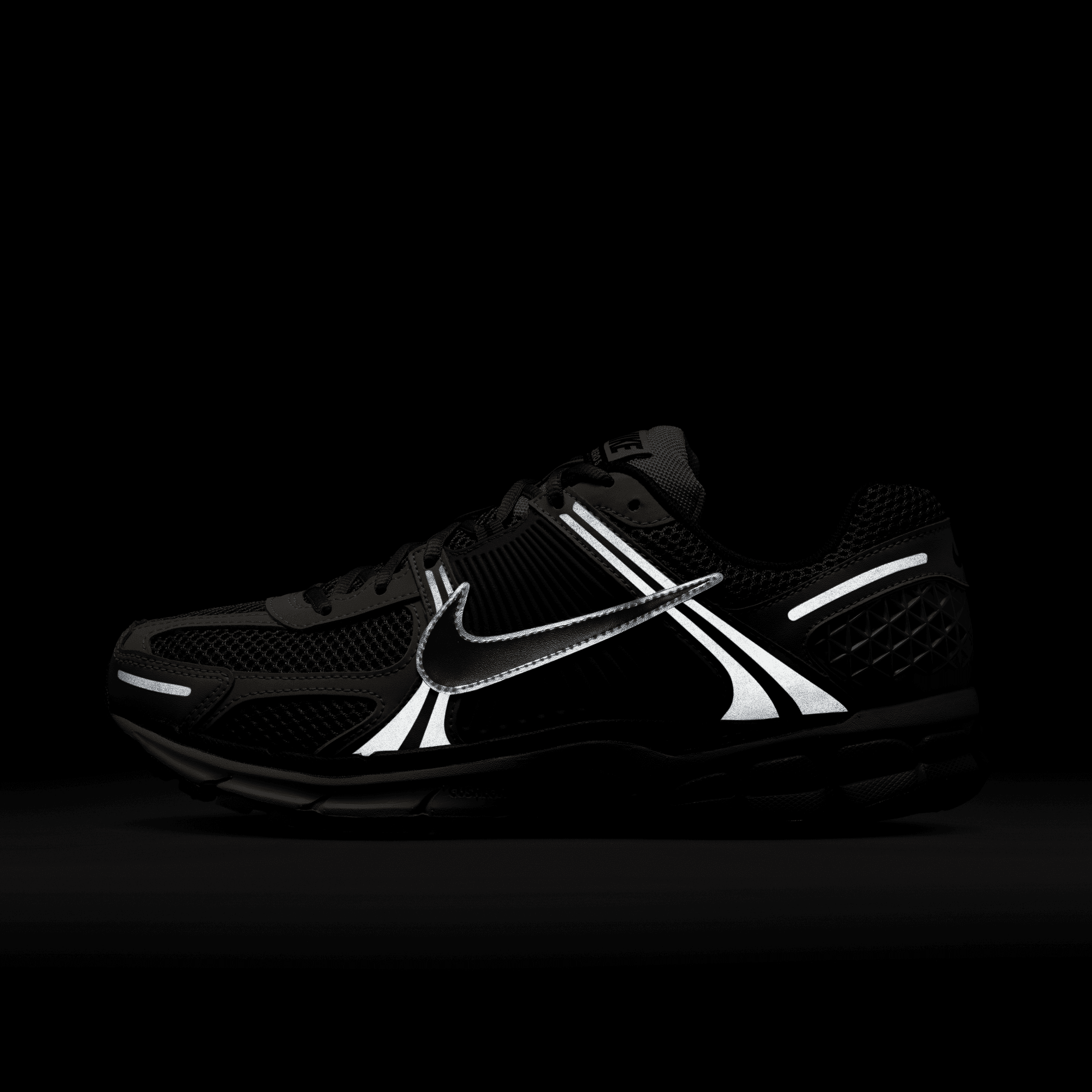 Nike Men's Zoom Vomero 5 Shoes
