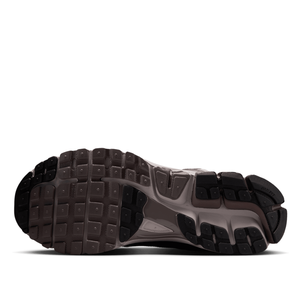 Nike Men's Zoom Vomero 5 Shoes