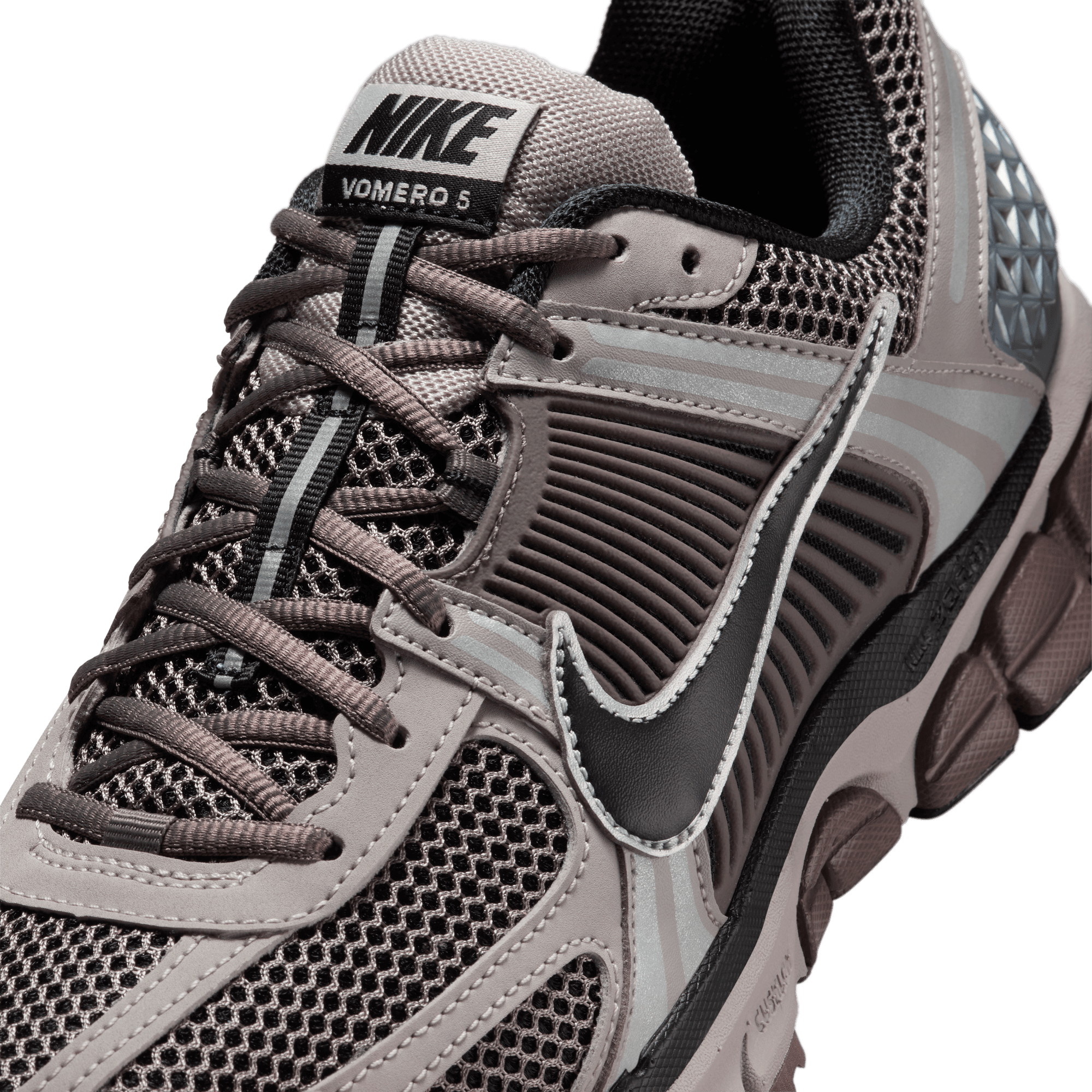 Nike Men's Zoom Vomero 5 Shoes