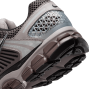 Nike Men's Zoom Vomero 5 Shoes