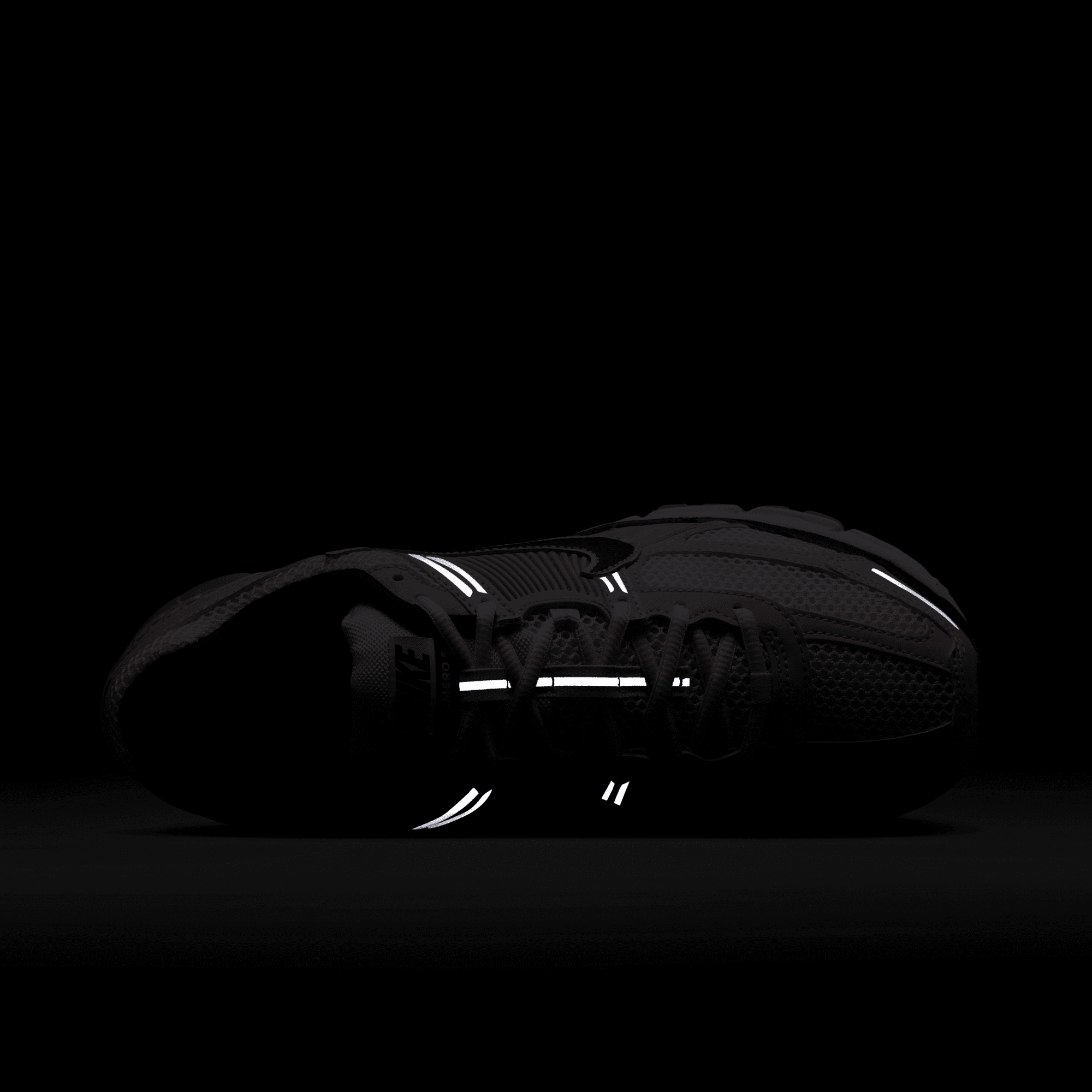 Nike Men's Zoom Vomero 5 Shoes