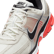 Nike Men's Zoom Vomero 5 Shoes