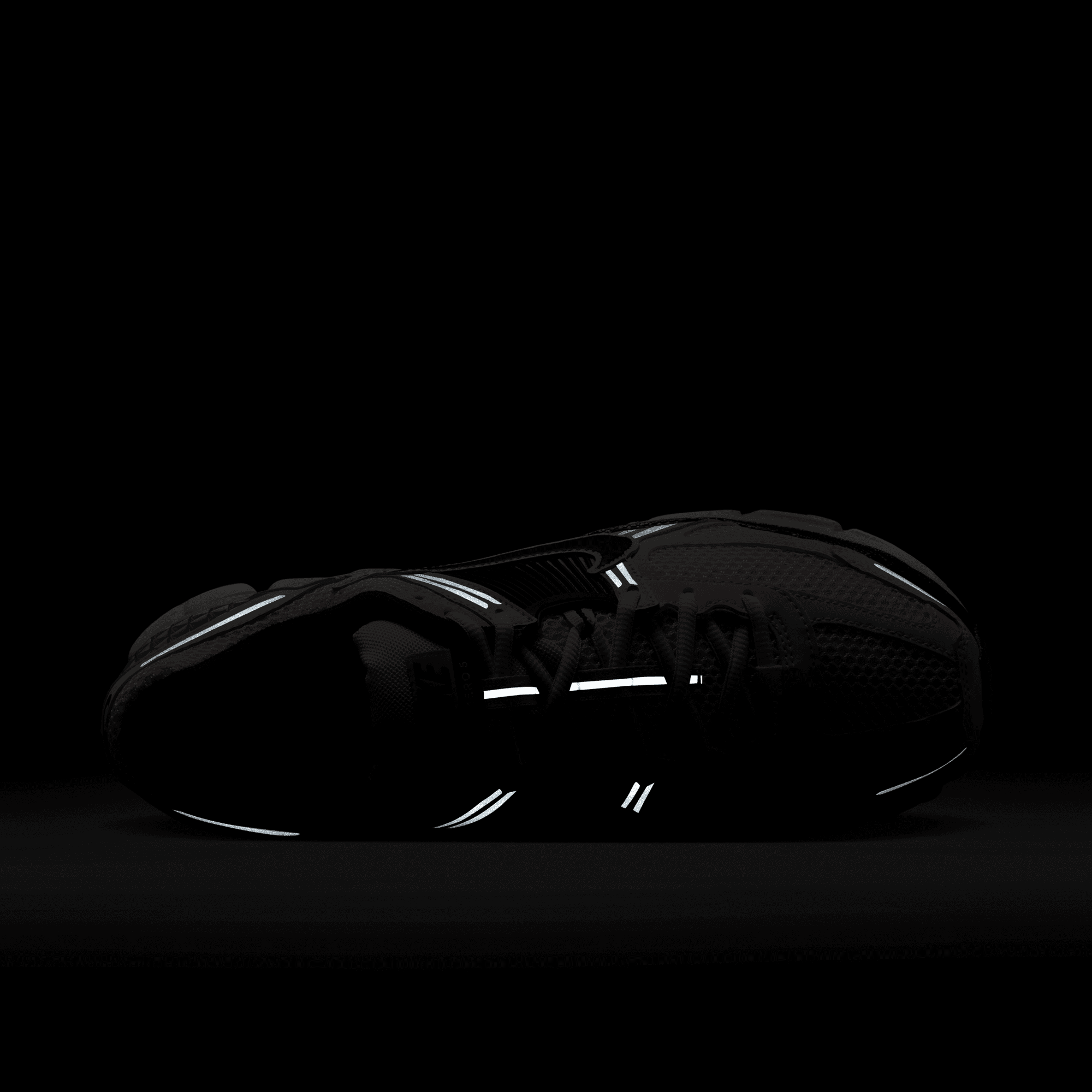 Nike Men's Zoom Vomero 5 Shoes