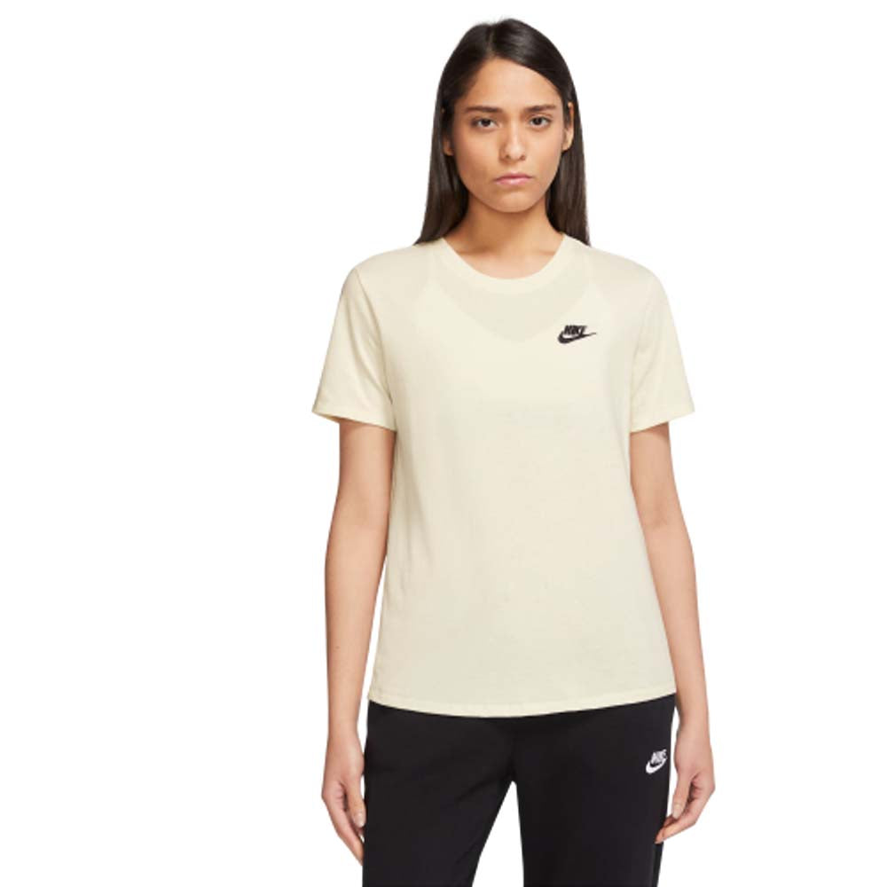Begrænset fællesskab vokal Nike Women's Sportswear Club Essentials T-Shirt Off White Black -  urbanAthletics