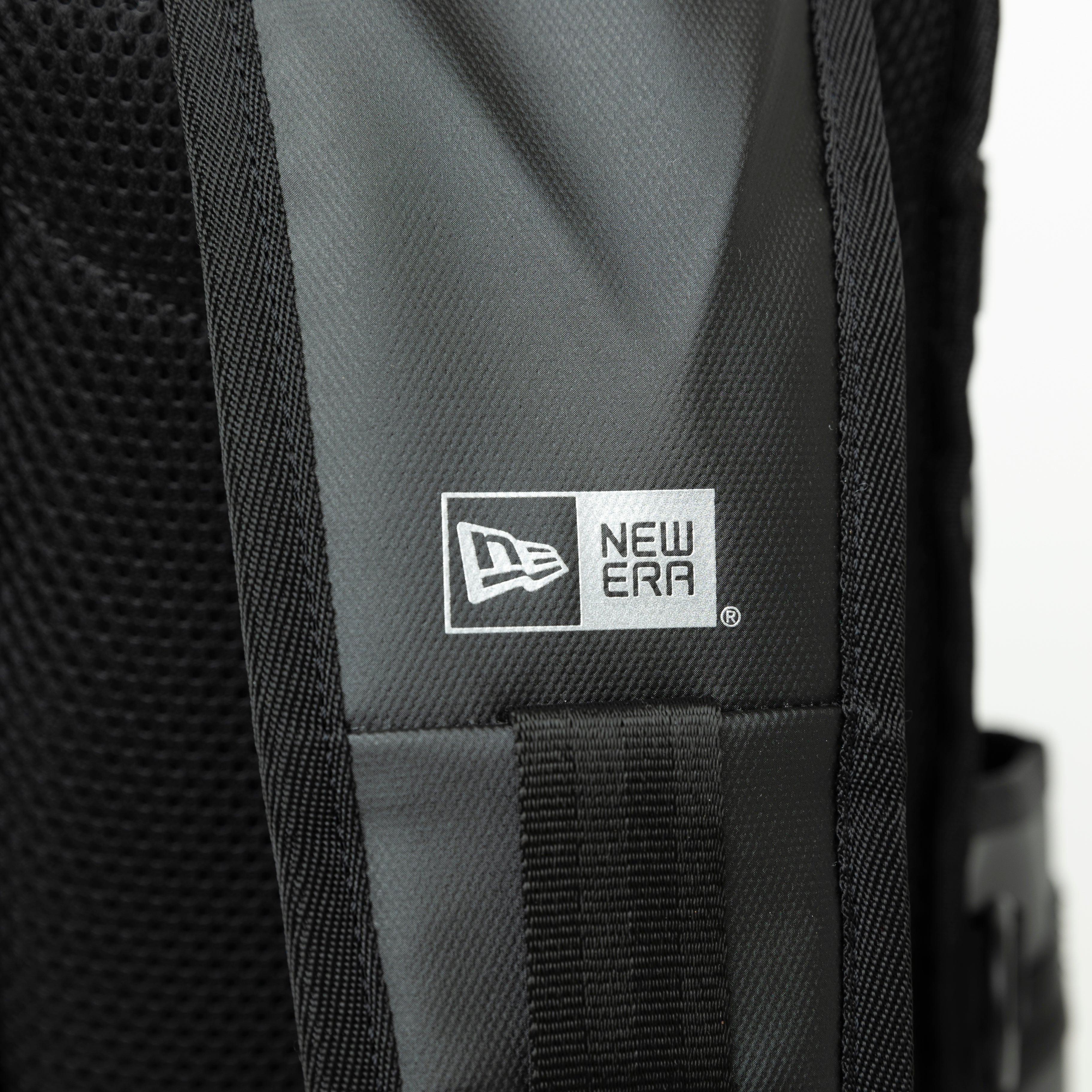 New Era Sling Body Bag 12L TPU Black