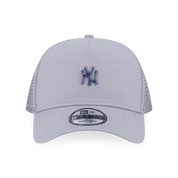 New Era 9FORTY A-Frame Trucker New York Yankees Metal Badge Dolphin Grey Snapback Cap