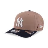 New Era 9SEVENTY New York Yankees Khaki Black Stretch Snapback Cap (with Sunglass Holder)