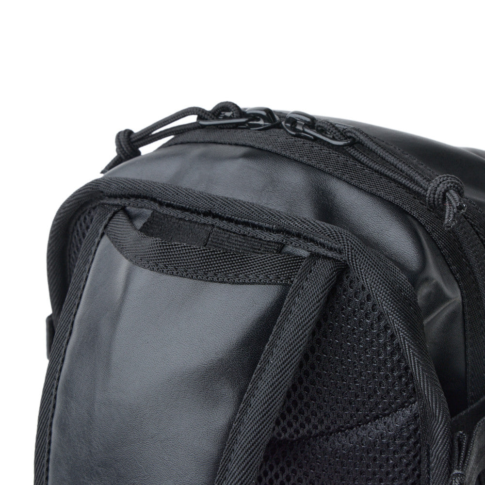 New Era Sling body bag 12L Synthetic leather Black