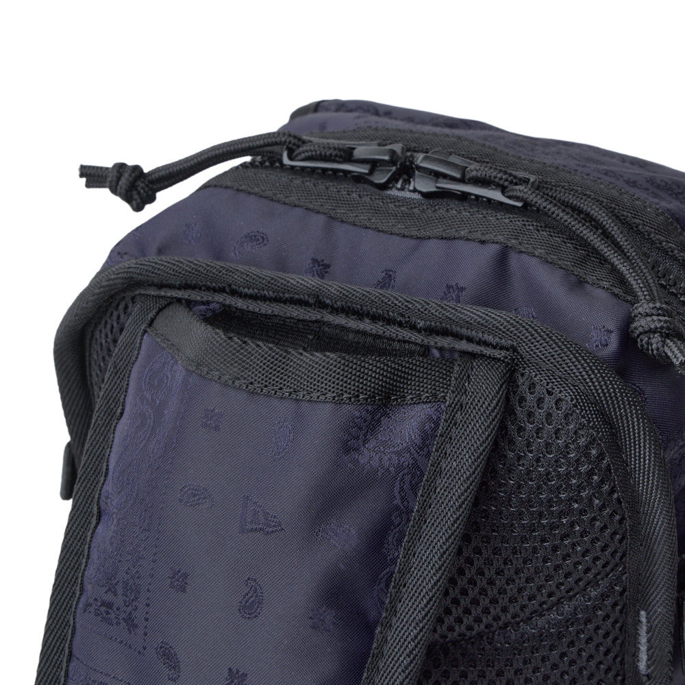 New Era Sling body bag 12L Navy Paisley