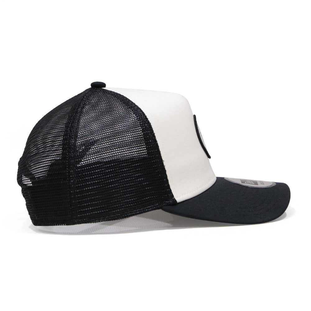 New Era 9FORTY A-Frame Round Patch Chrome White Black Trucker Cap