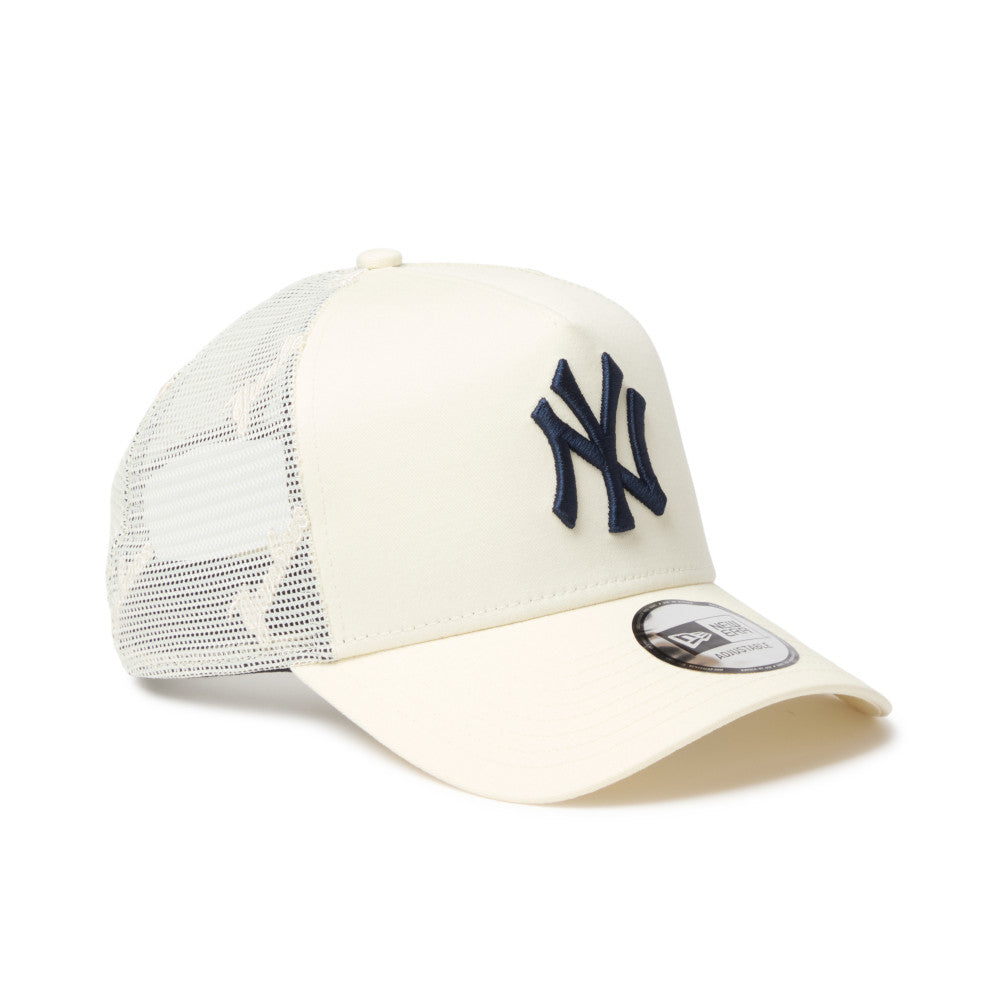 New Era 9FORTY A-Frame New York Yankees Embroidered Mesh Cream Trucker Cap