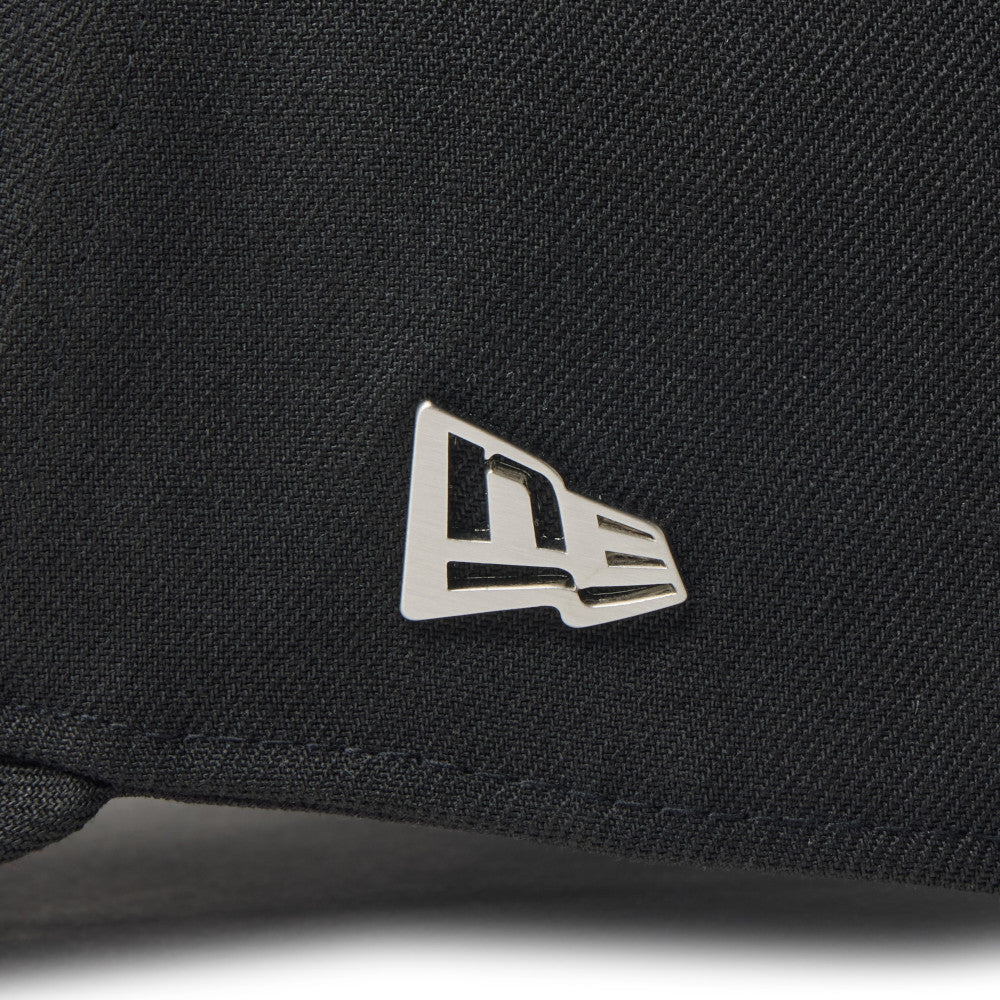 New Era 9FORTY A-Frame Metal Flag NE1920 Black Silver Adjustable Cap