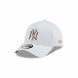 New Era 9FORTY A-Frame New York Yankees Metal Badge Bronze Green Silver Snow Adjustable Cap