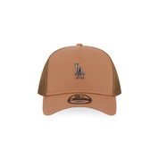 New Era 9FORTY A-Frame Trucker Los Angeles Dodgers MLB Metal Badge Deep Sand Brown Snapback Cap