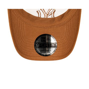 New Era 9FORTY A-Frame New York Yankees Earthtones World Series White Toasted Peanut Trucker Cap