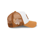 New Era 9FORTY A-Frame New York Yankees Earthtones World Series White Toasted Peanut Trucker Cap