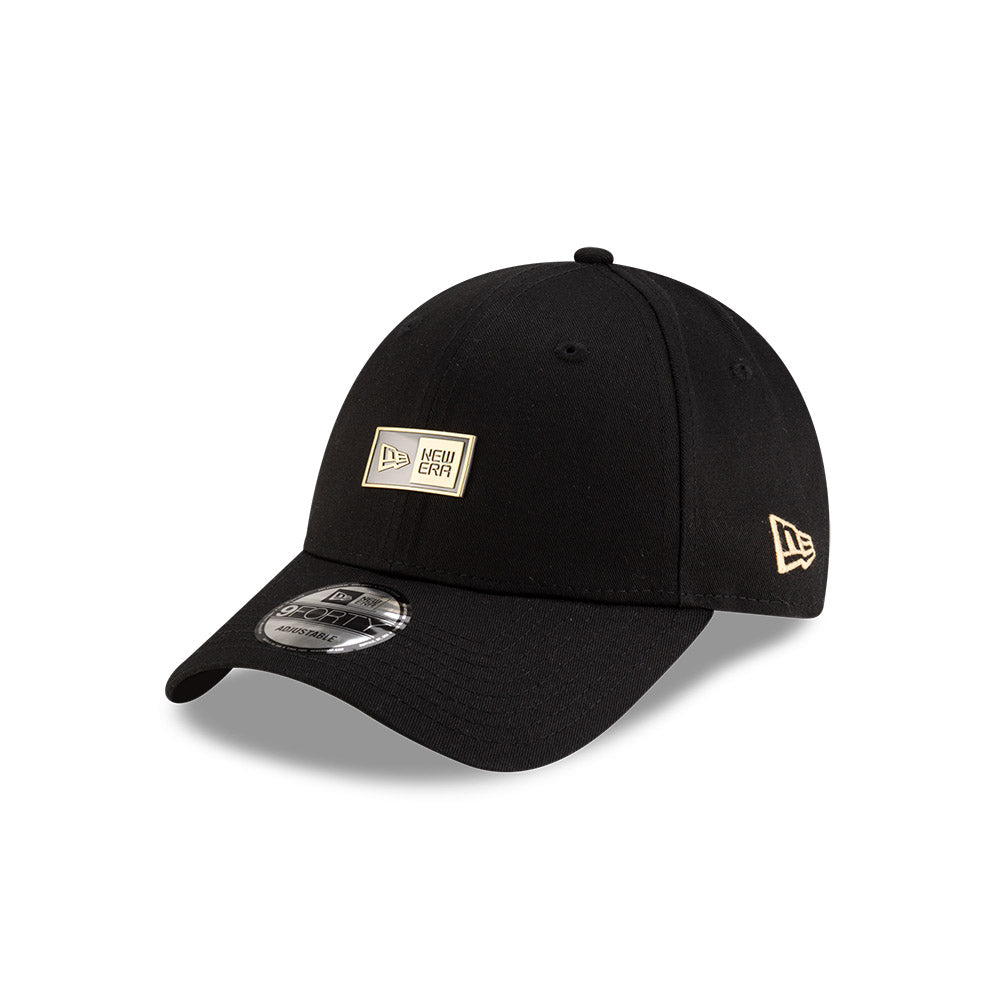 60595304_9FORTY_EMEASS25_NEWERA_BLACK_3QL.jpg