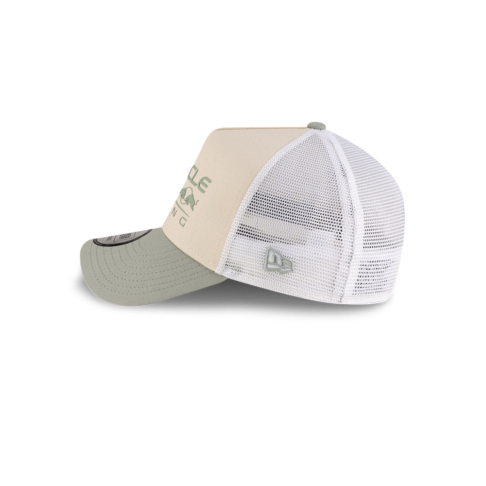 New Era 9FORTY E-Frame Trucker Oracle Red Bull Racing Light Cream Snapback Cap
