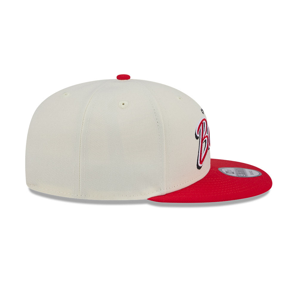 New Era 9FIFTY Chicago Bulls Two Tone Script NBA Chrome White OTC Snapback Cap