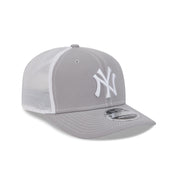New Era 9SEVENTY New York Yankees Contrast Grey White Stretch Snapback Trucker Cap