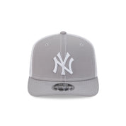 New Era 9SEVENTY New York Yankees Contrast Grey White Stretch Snapback Trucker Cap