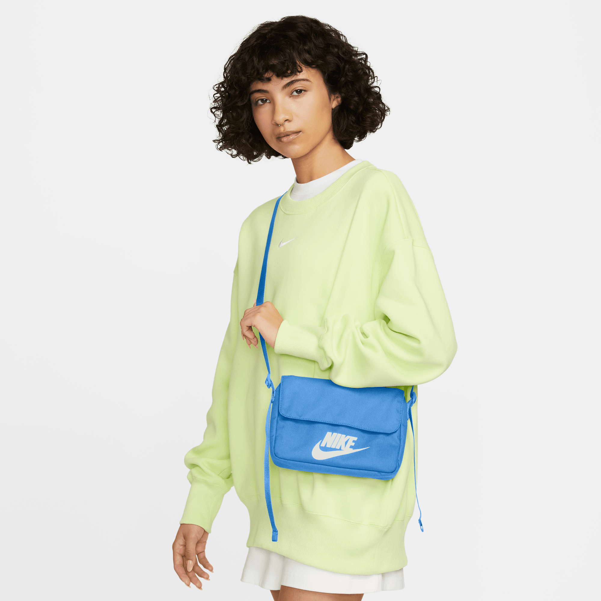 Nike Women's Sportswear Futura 365 Crossbody Bag (3L)
