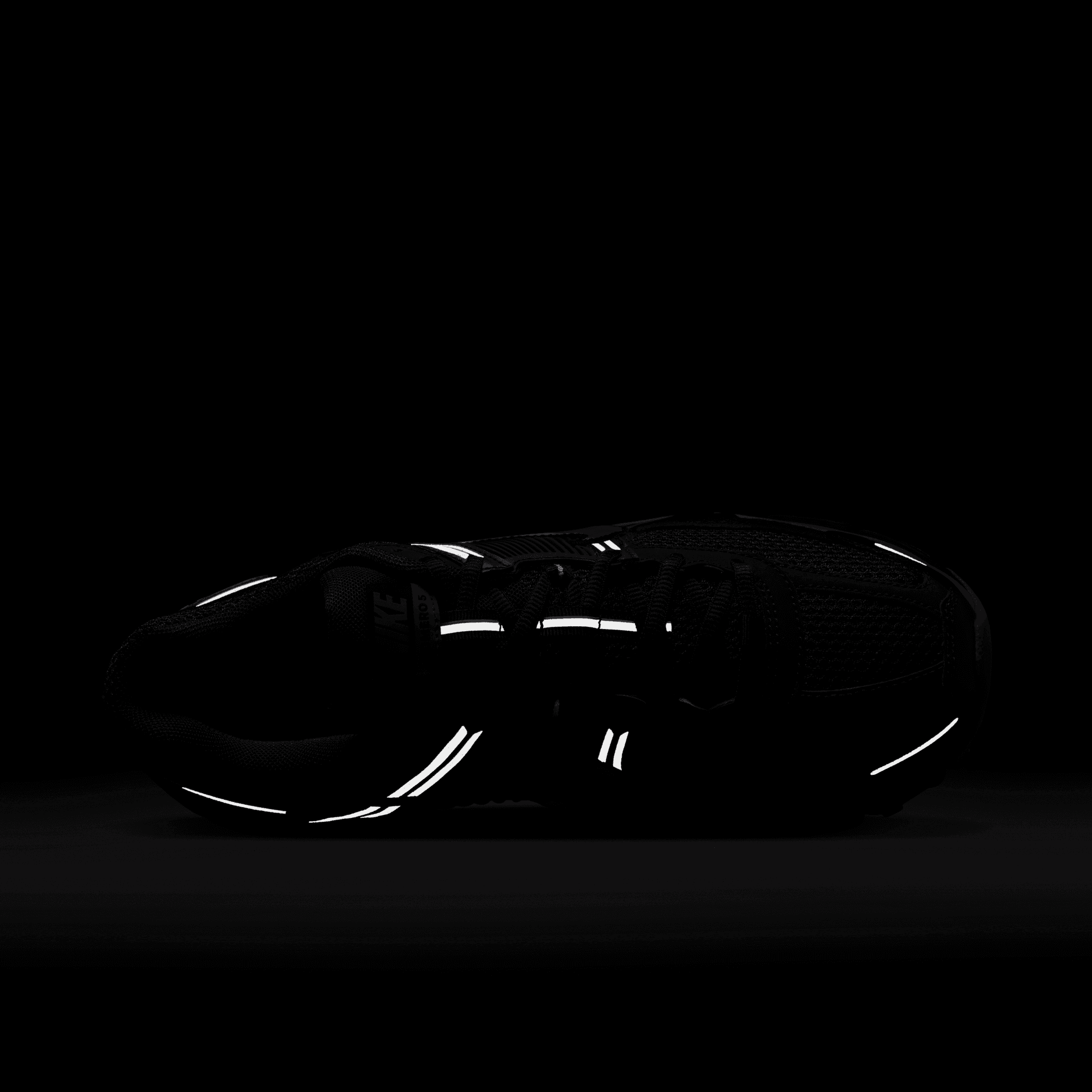 Nike Men's Zoom Vomero 5 Shoes