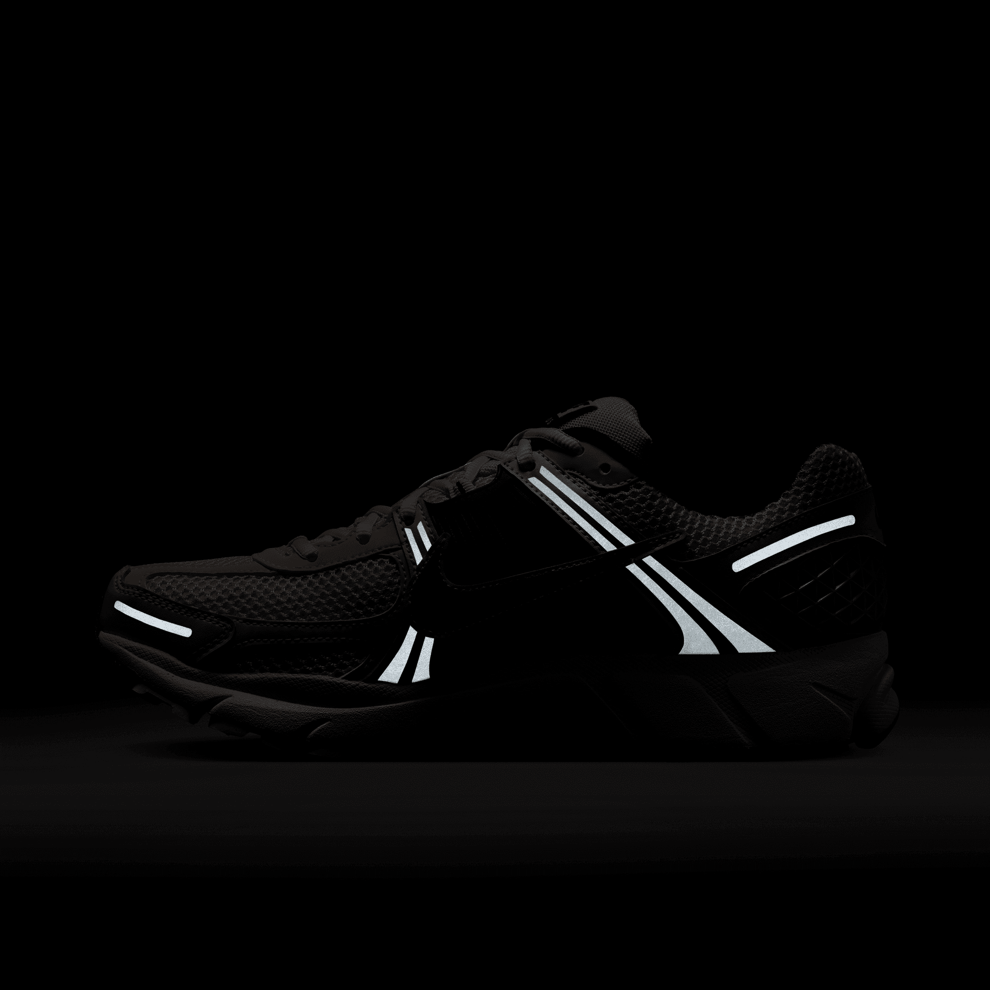 Nike Men's Zoom Vomero 5 Shoes