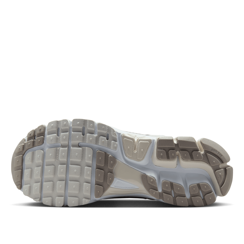 Nike Women's Zoom Vomero 5 Shoes