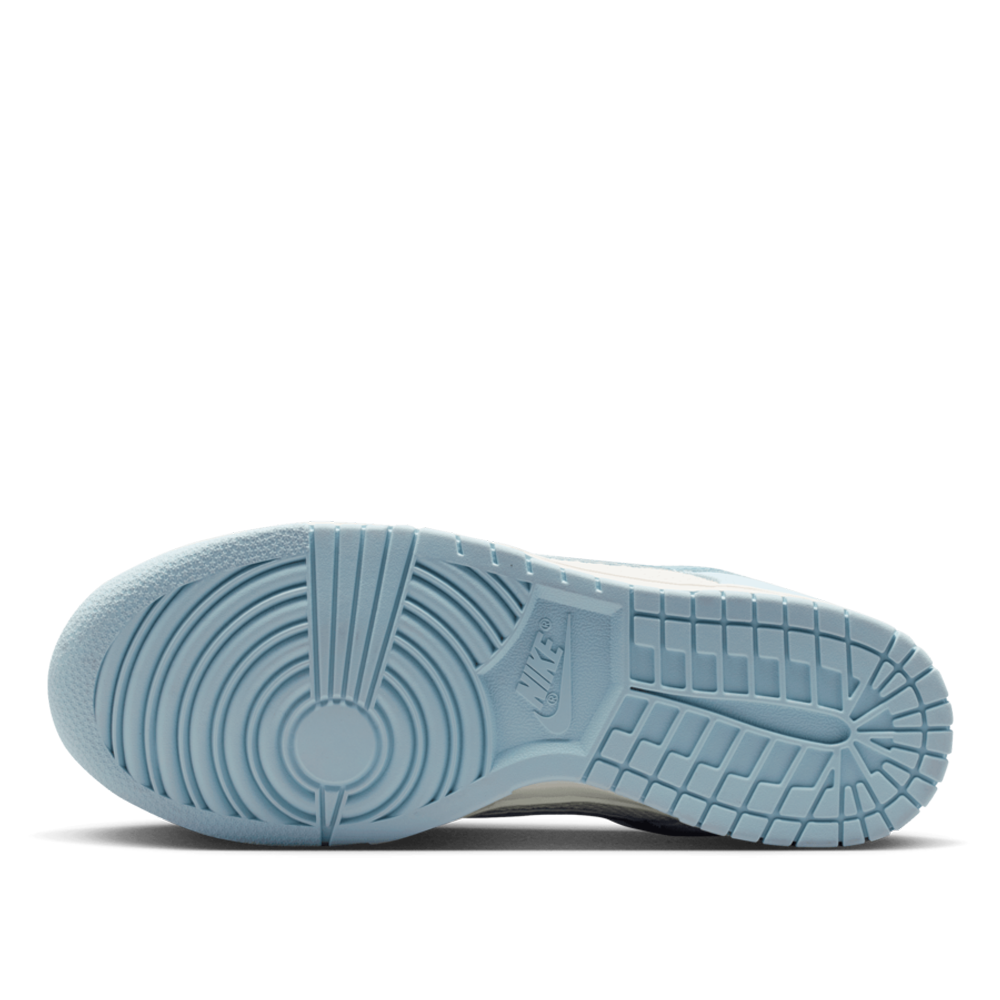 Nike Women's Dunk Low SE Shoes