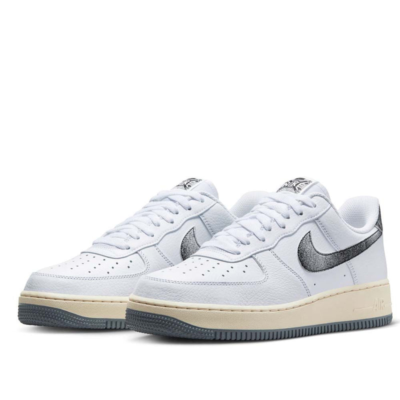 Nike Men's Air Force 1 '07 LX Shoes