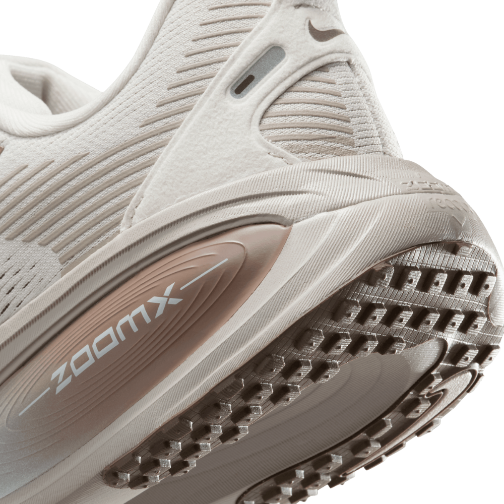 Nike Women's Vomero 18 Road Running Shoes