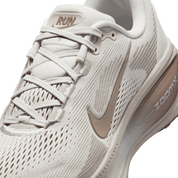 Nike Women's Vomero 18 Road Running Shoes