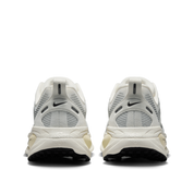 Nike Women's Vomero 18 Road Running Shoes