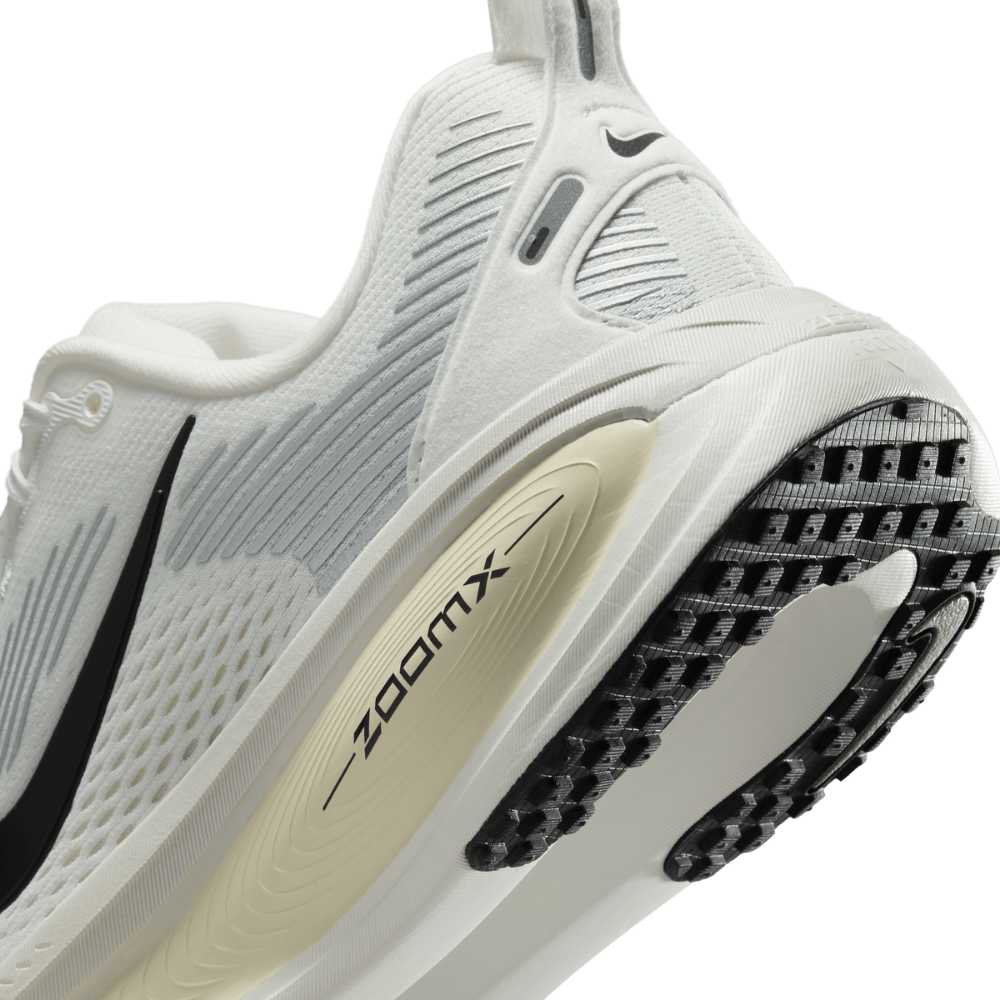 Nike Women's Vomero 18 Road Running Shoes