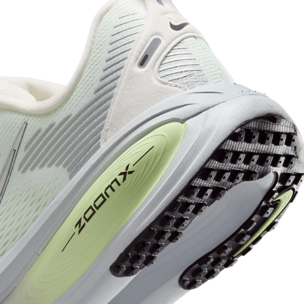 Nike Women's Vomero 18 Road Running Shoes