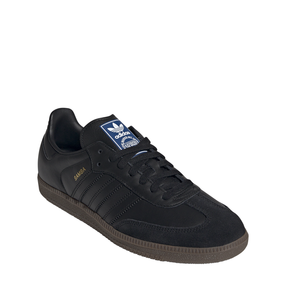 IE3438_6_FOOTWEAR_Photography_FrontLateralTopView_transparentcopy.png