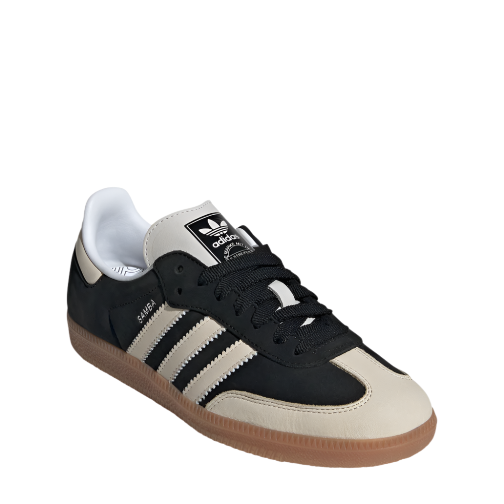 IE5836_6_FOOTWEAR_Photography_FrontLateralTopView_whitecopy.png