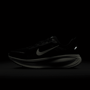 Nike Men's  Vomero 18 Wide Running Shoes