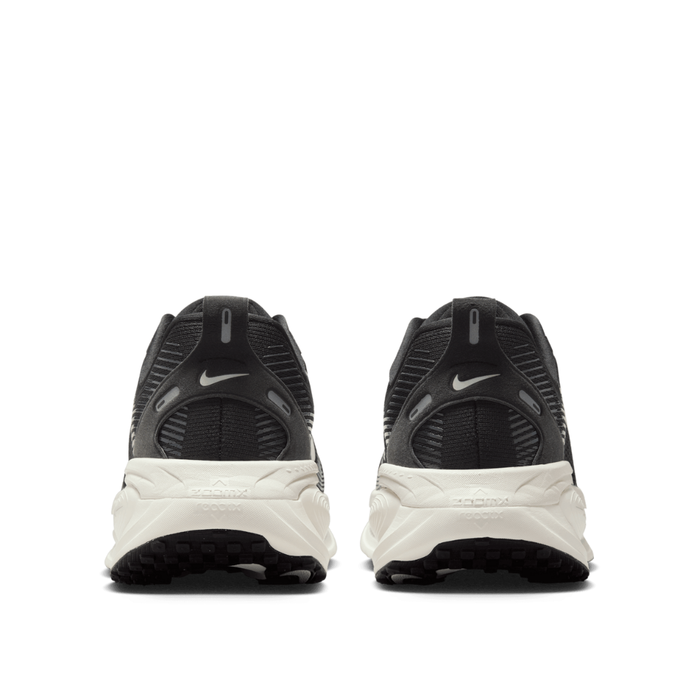 Nike Men's  Vomero 18 Wide Running Shoes