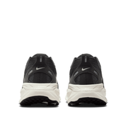 Nike Men's  Vomero 18 Wide Running Shoes
