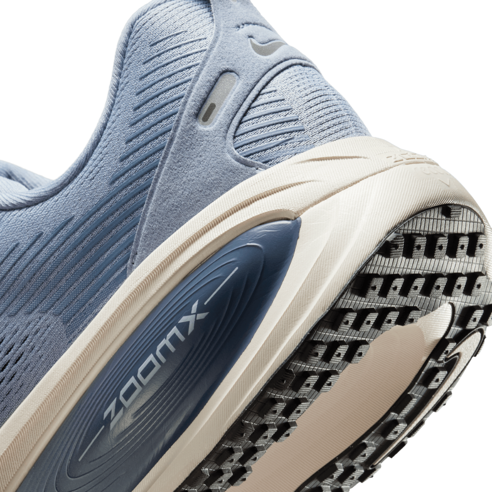 Nike Men's  Vomero 18 Wide Running Shoes