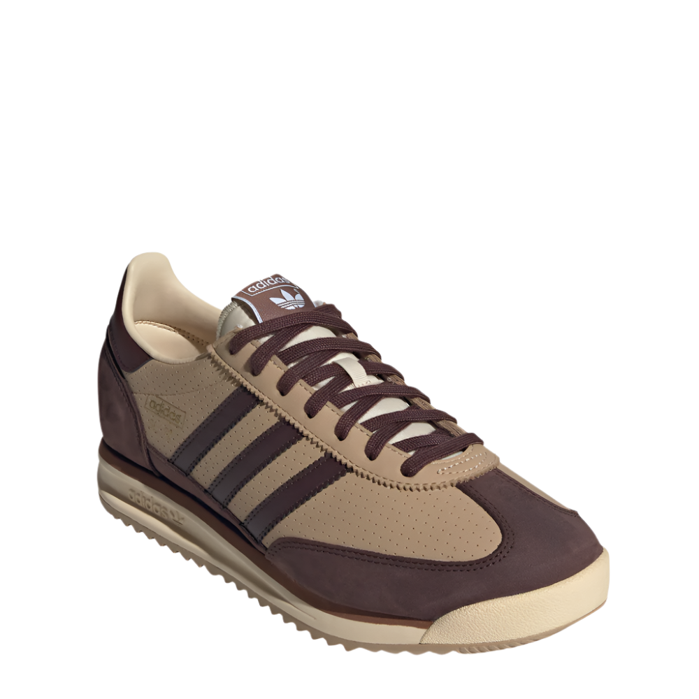JH5095_6_FOOTWEAR_Photography_FrontLateralTopView_whitecopy.png