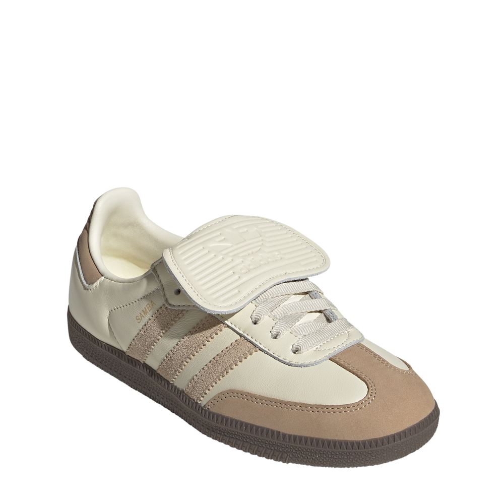 JH5706_6_FOOTWEAR_Photography_FrontLateralTopView_transparentcopy.png