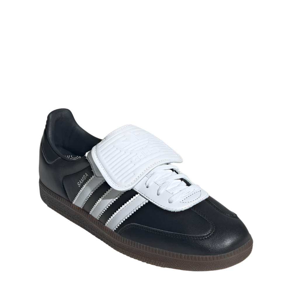 JI3200_6_FOOTWEAR_Photography_FrontLateralTopView_whitecopy.png