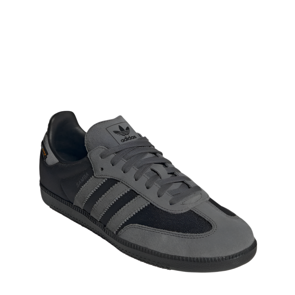 JI3214_6_FOOTWEAR_Photography_FrontLateralTopView_white-Copycopy.png