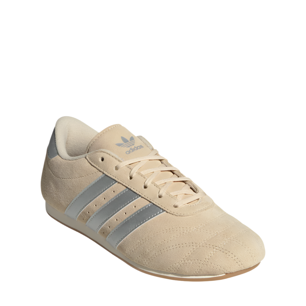 JQ0558_6_FOOTWEAR_Photography_FrontLateralTopView_white-Copycopy.png